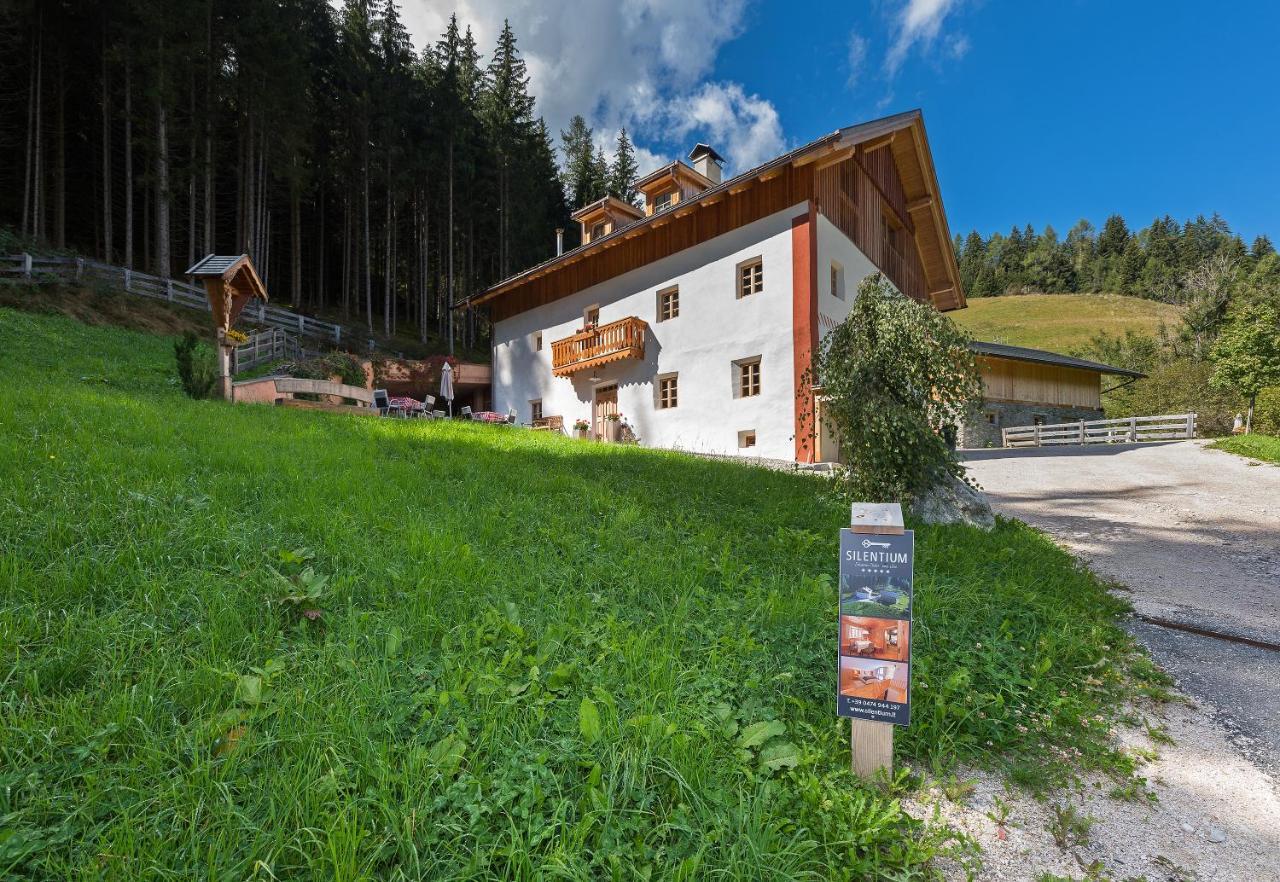 Silentium Dolomites Chalet Since 1600 Monguelfo-Tesido / Welsberg-Taisten Eksteriør bilde